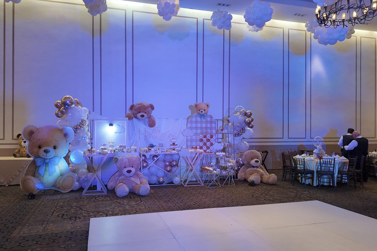 Recepción de bautizo con decoración temática en Durango