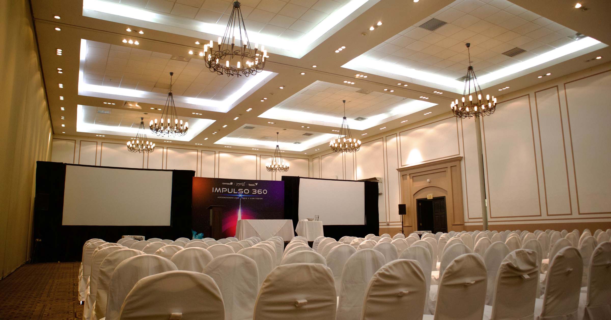 Sala de conferencias equipada para eventos empresariales en Durango
